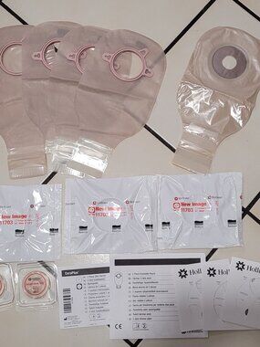 Hollister ostomy pouch, Transparent 18193 / 11703 Barrier with other parts.